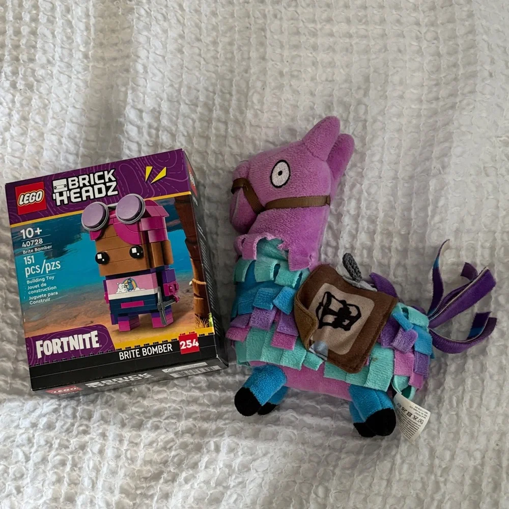Lego BrickHeadz 40728 Brite Bomber Fortnite Loot Llama - Purple and Blue